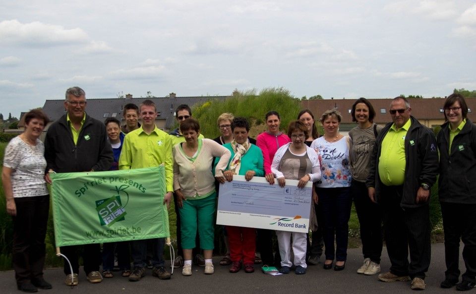 Overhandiging cheque Spi'riet aan Tordale