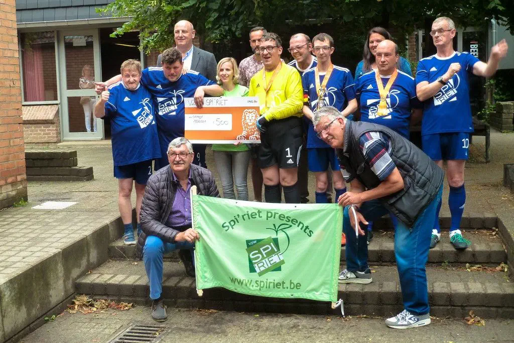 Cheque-uitreiking Oranje